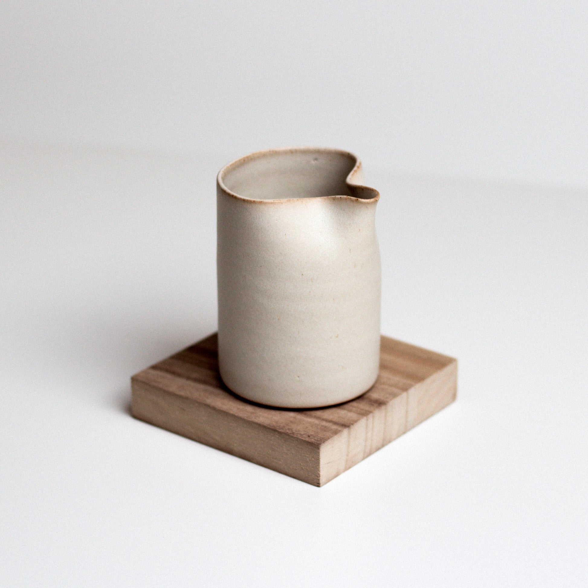 Vinh Truong | Pourer | Linen