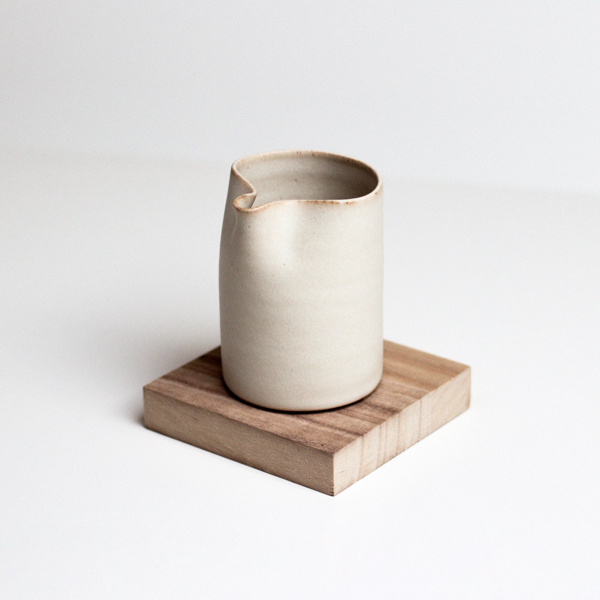Vinh Truong | Pourer | Linen