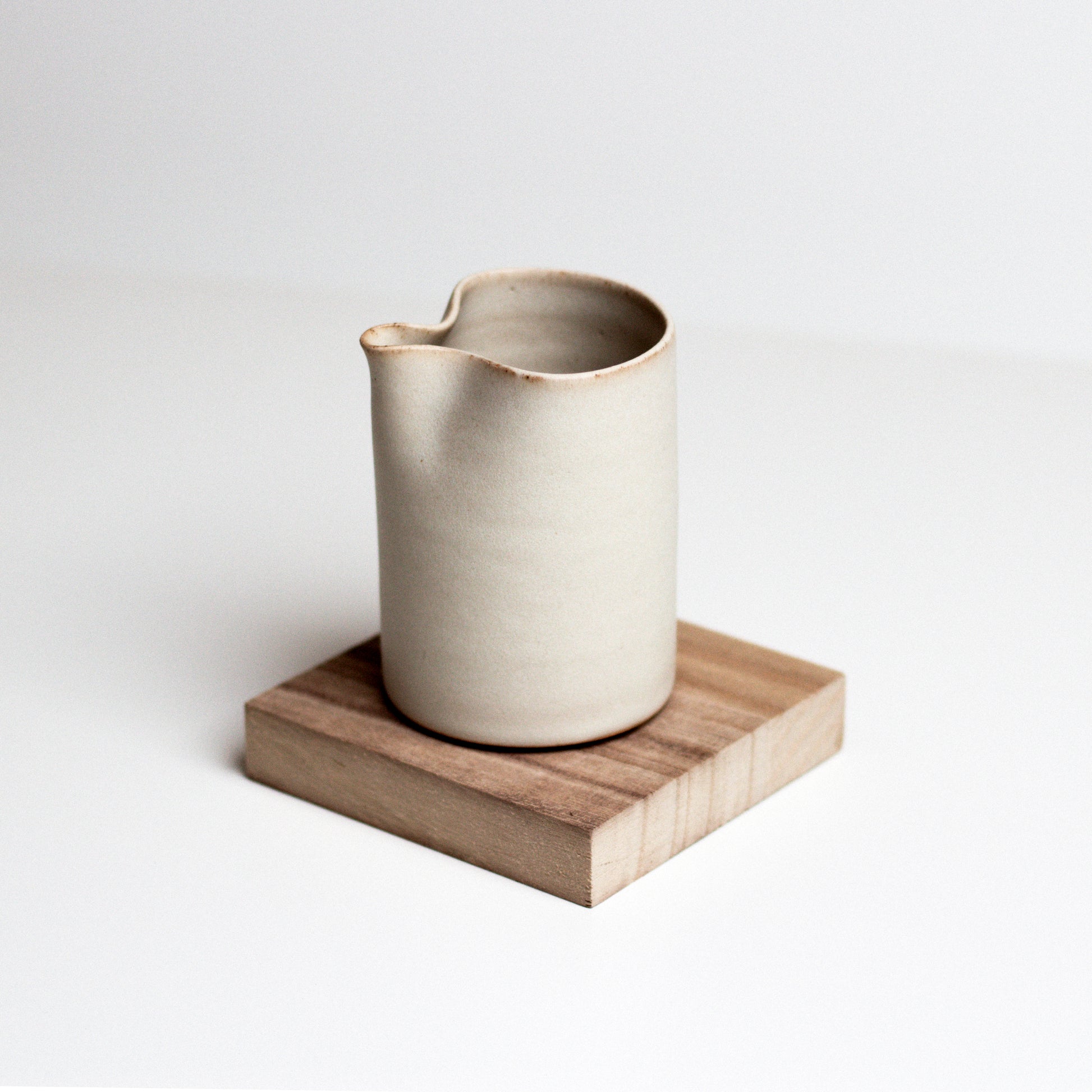 Vinh Truong | Pourer | Linen