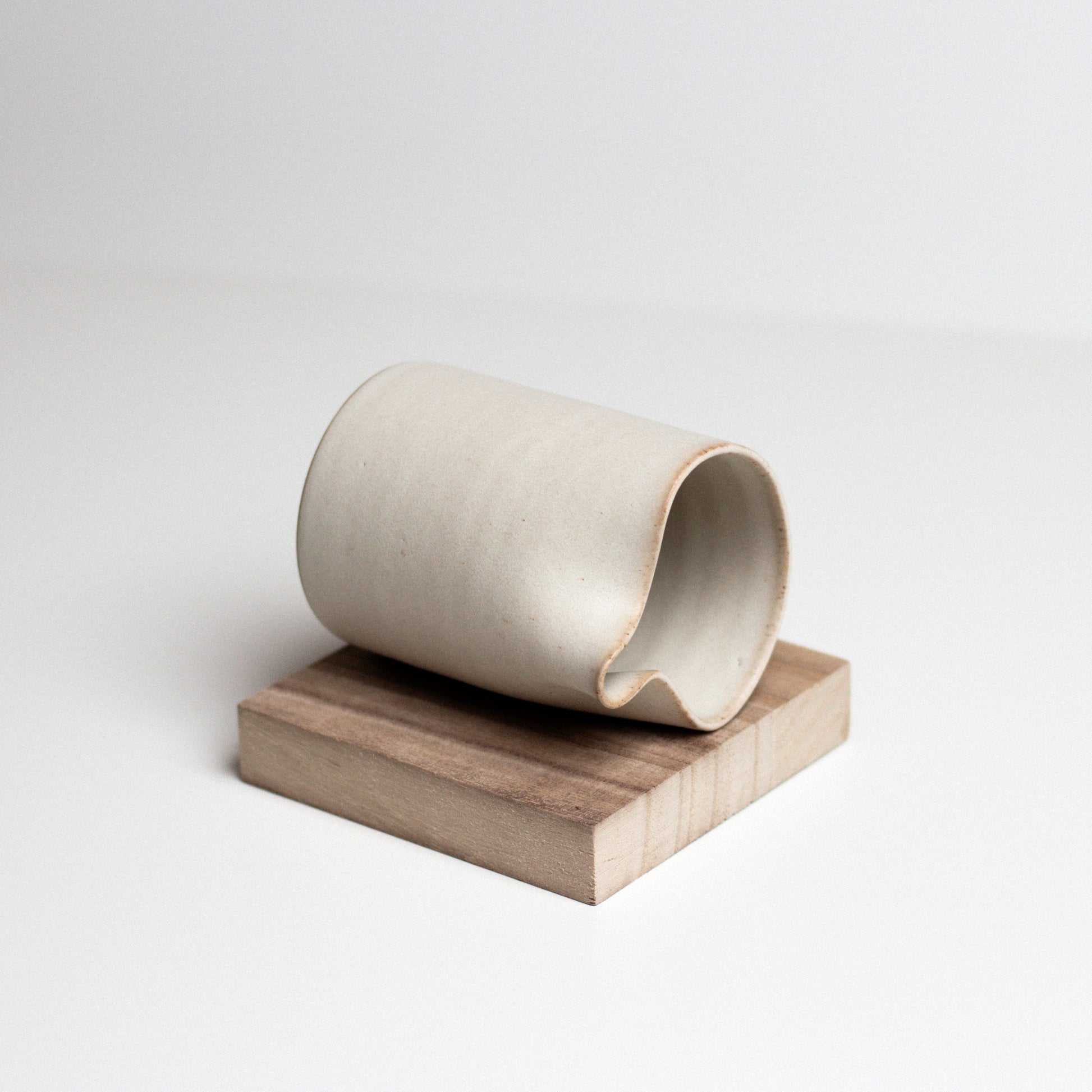 Vinh Truong | Pourer | Linen
