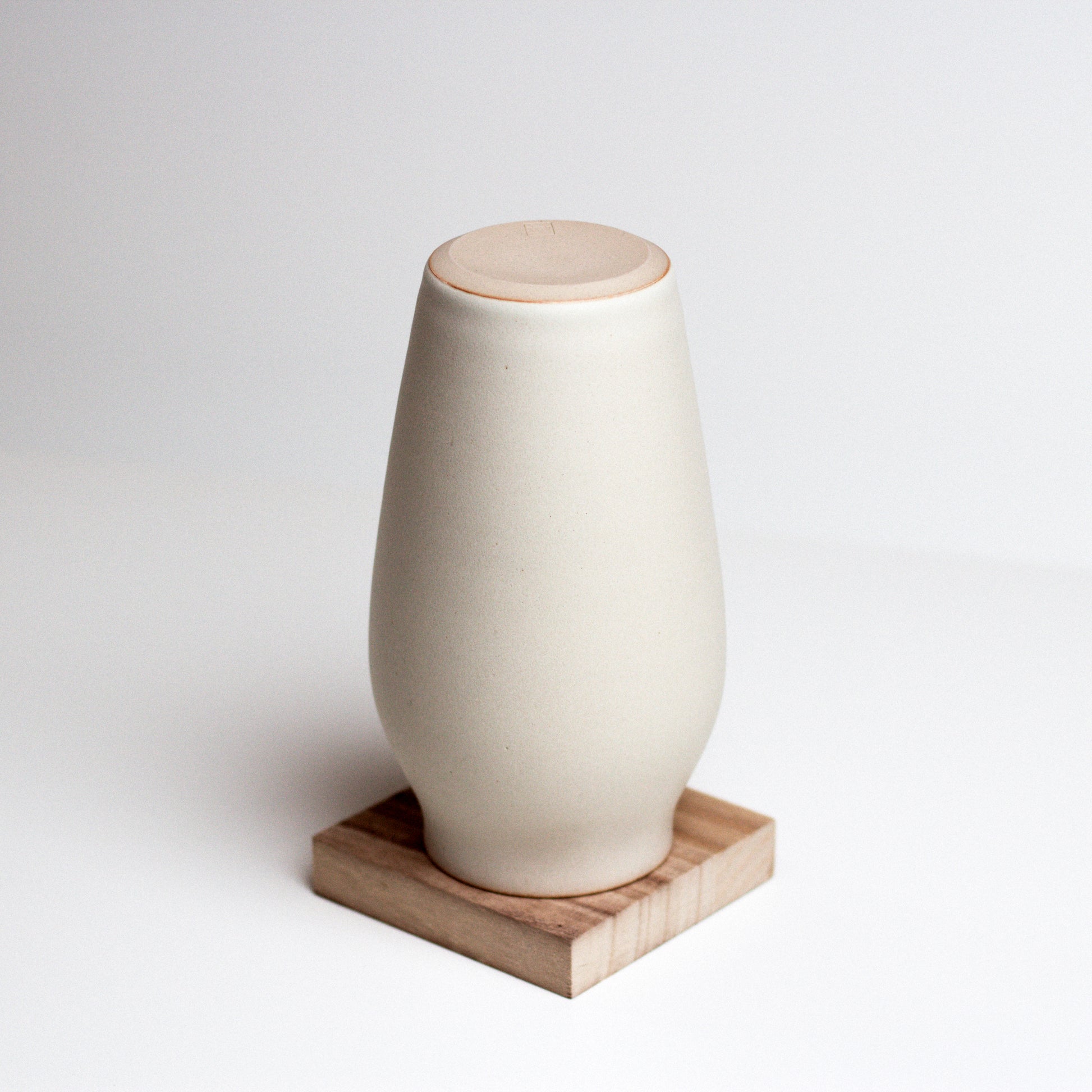Vinh Truong | Stem Vase | Linen