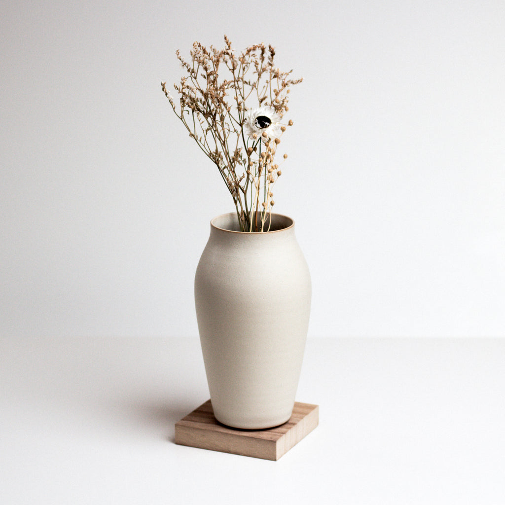 Vinh Truong | Stem Vase | Linen