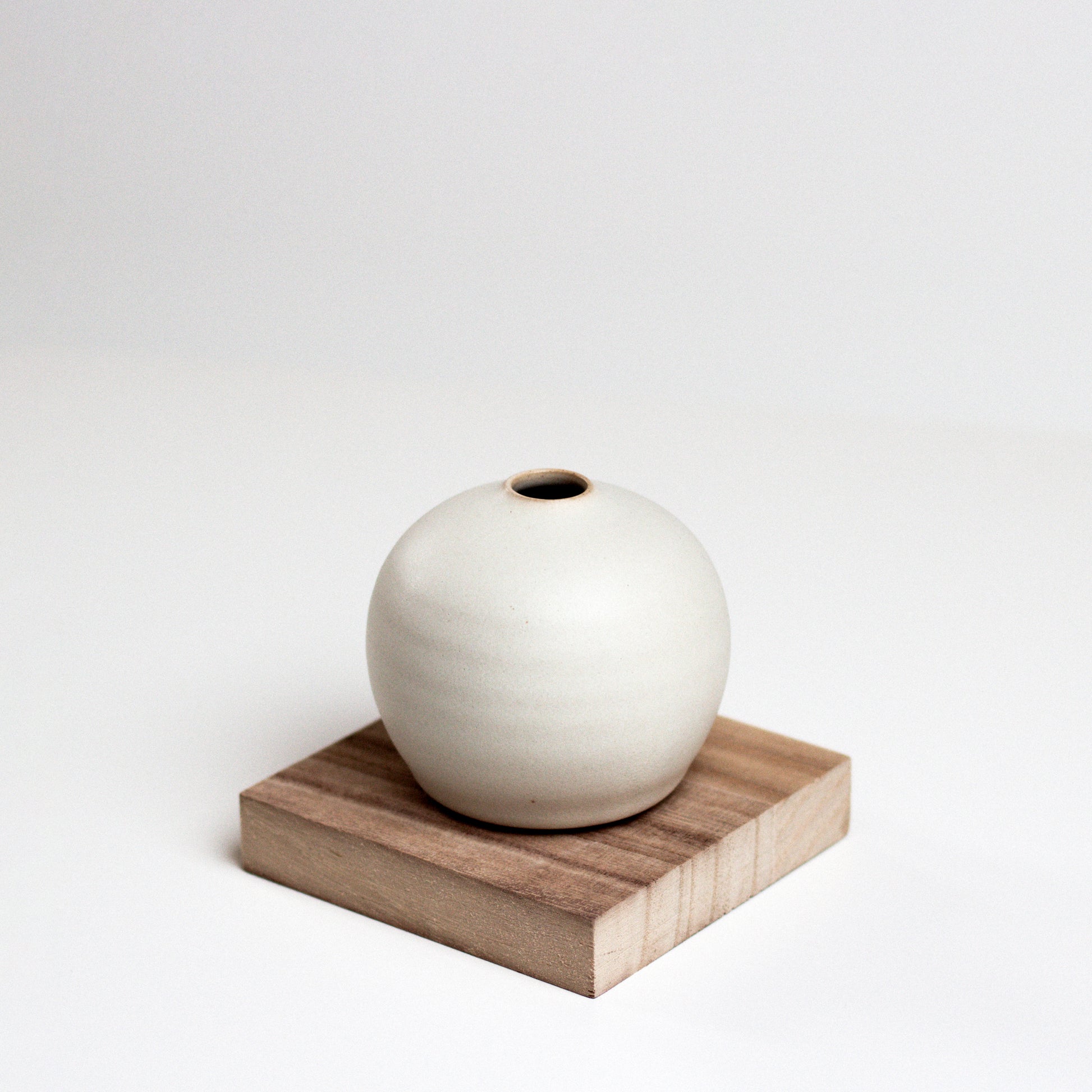 Vinh Truong | Bud Vase | Linen