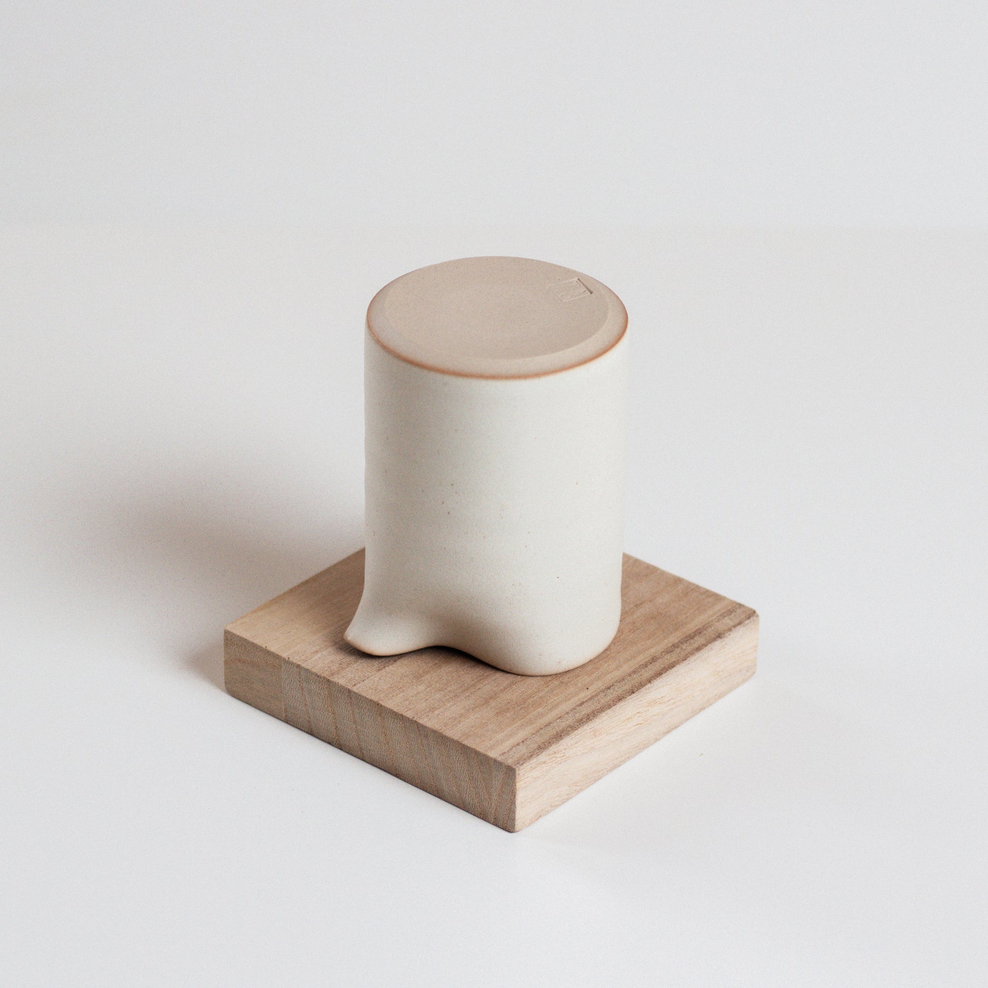 Vinh Truong | Pourer | Linen