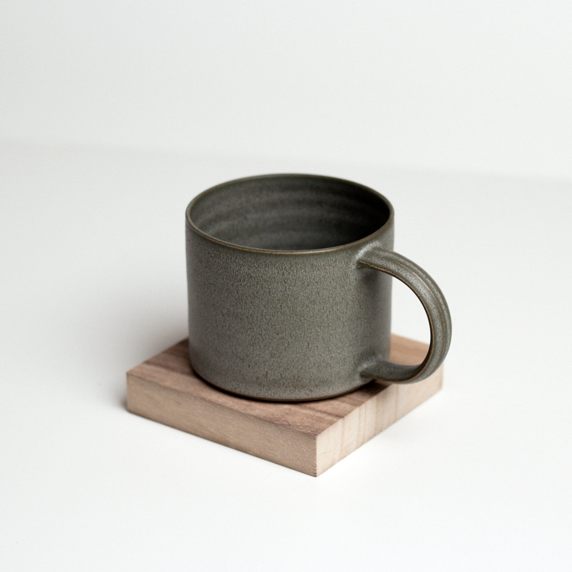 Vinh Truong | Handmade Mug | Pebble Grey