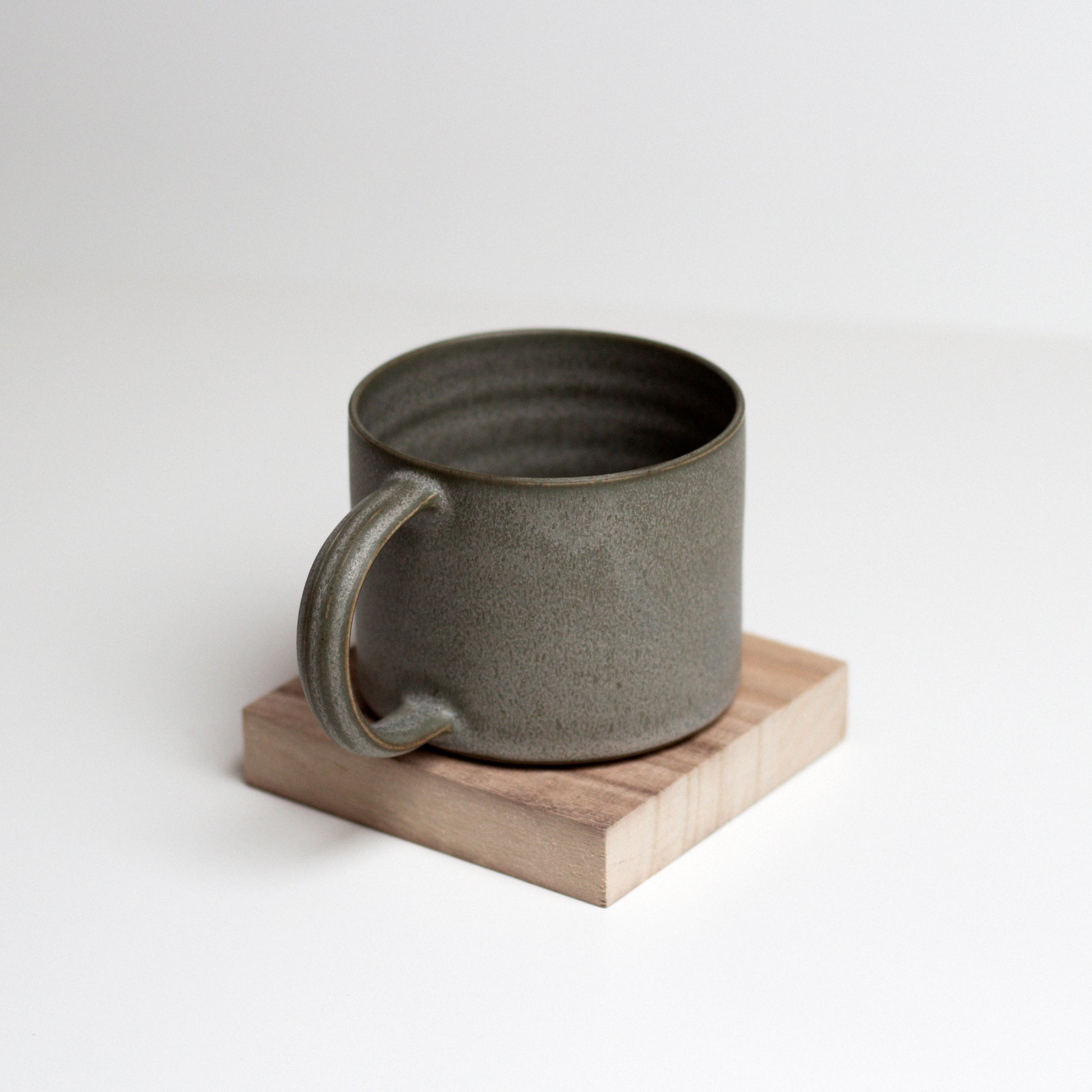 Vinh Truong | Handmade Mug | Pebble Grey