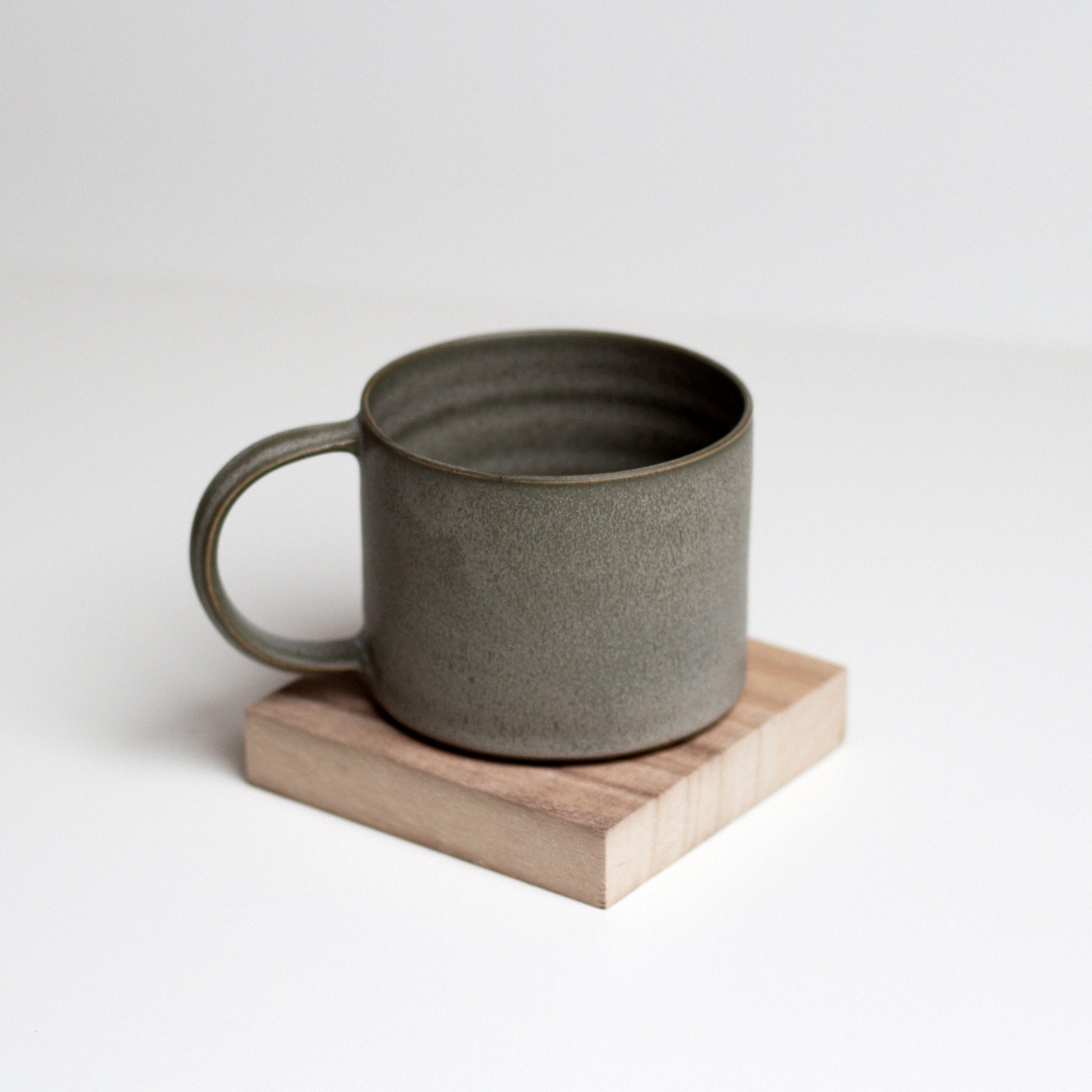 Vinh Truong | Handmade Mug | Pebble Grey