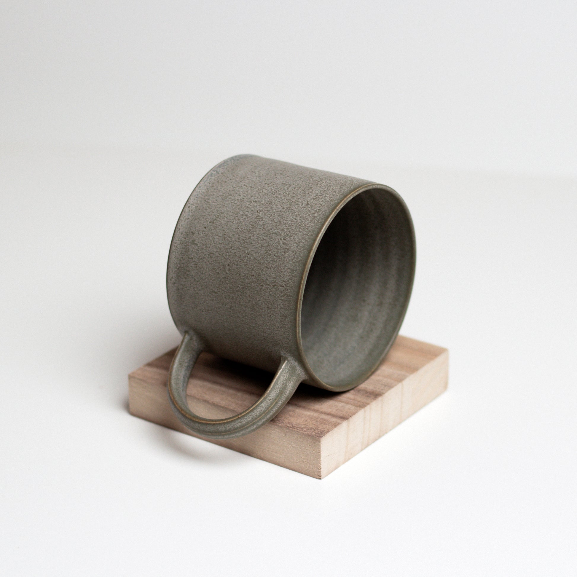 Vinh Truong | Handmade Mug | Pebble Grey