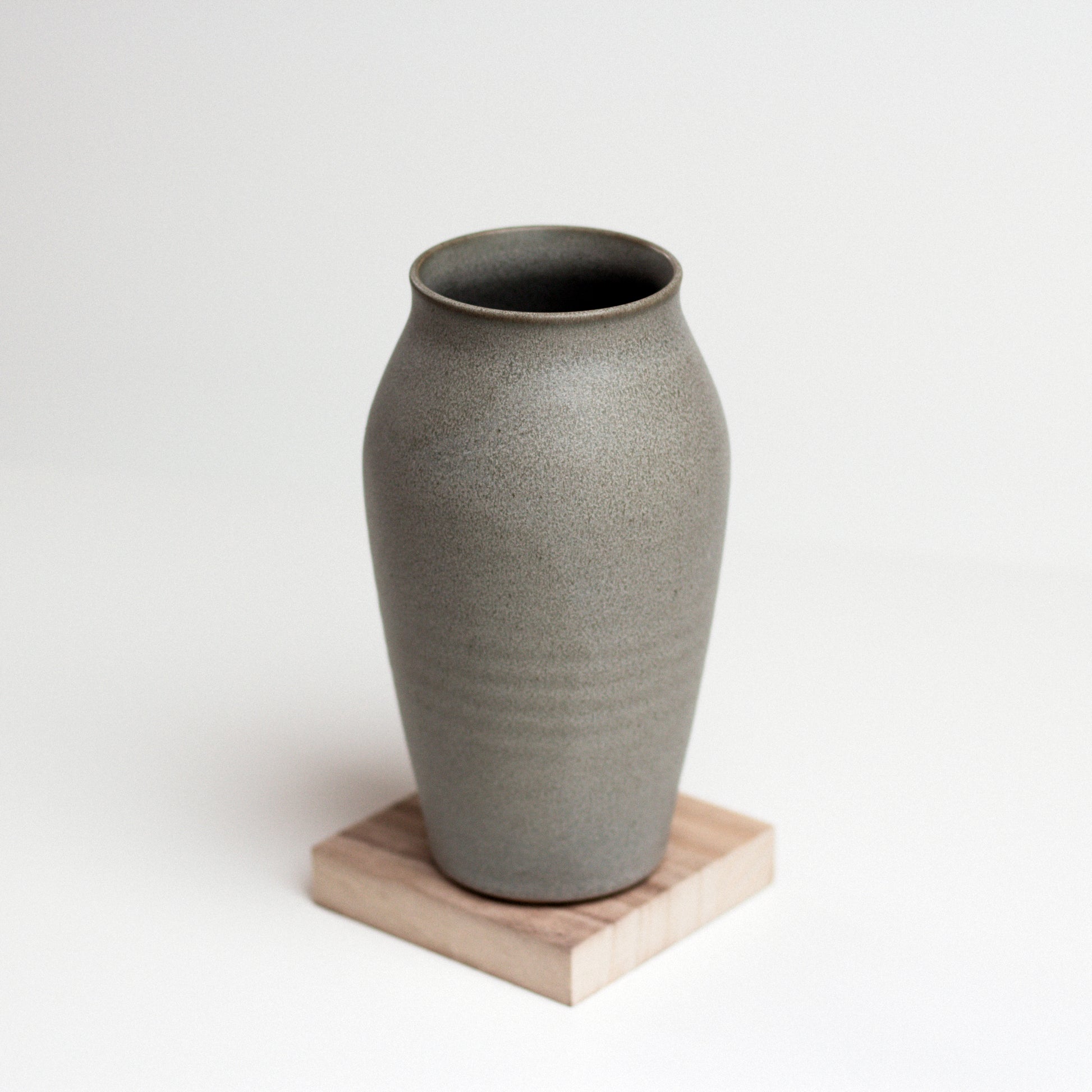 Vinh Truong | Stem Vase | Pebble Grey