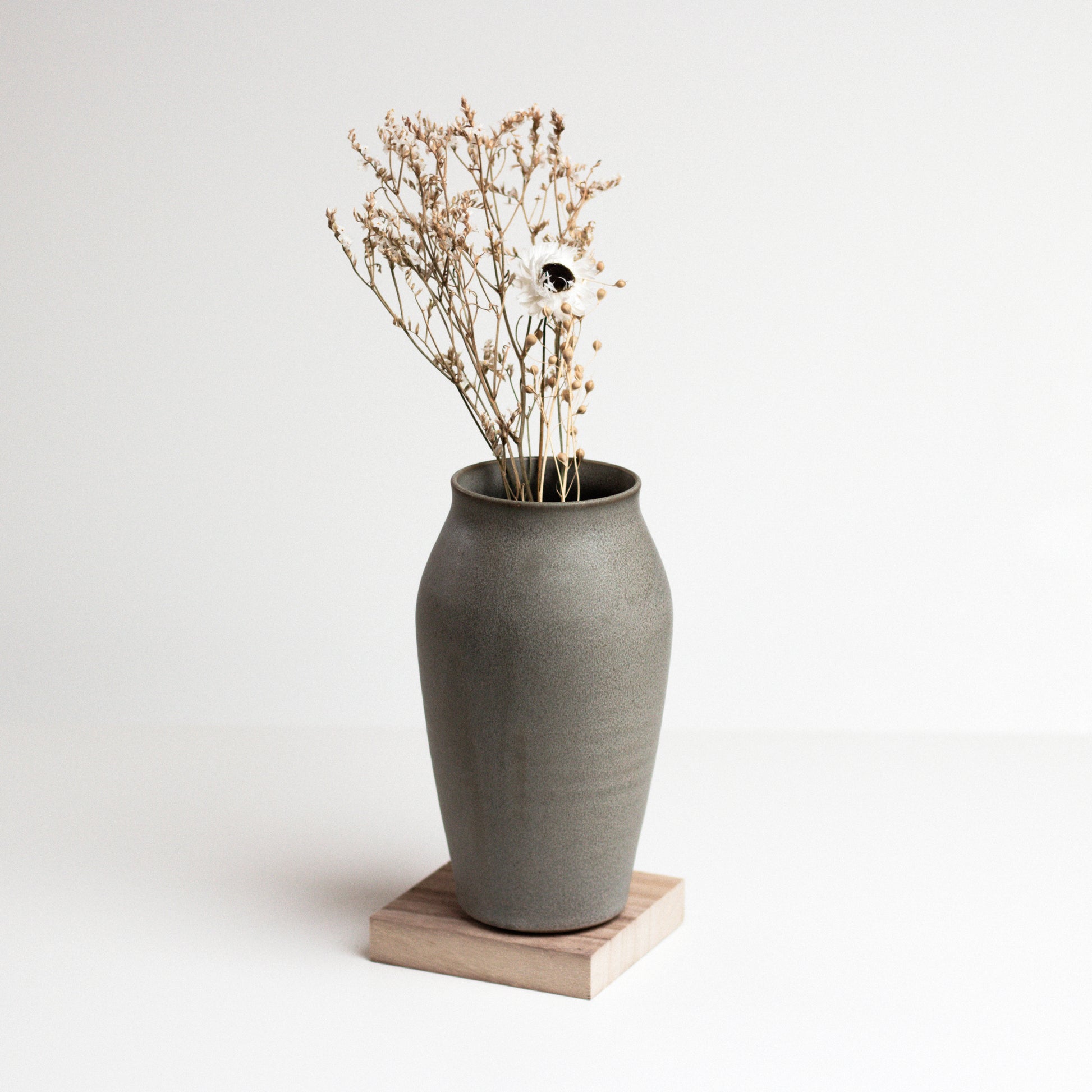 Vinh Truong | Stem Vase | Pebble Grey
