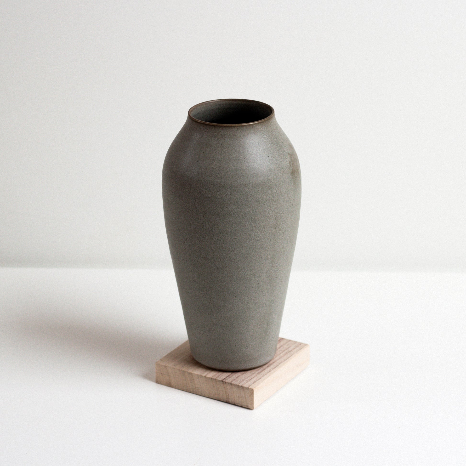 Vinh Truong | Tall Vase | Pebble Grey