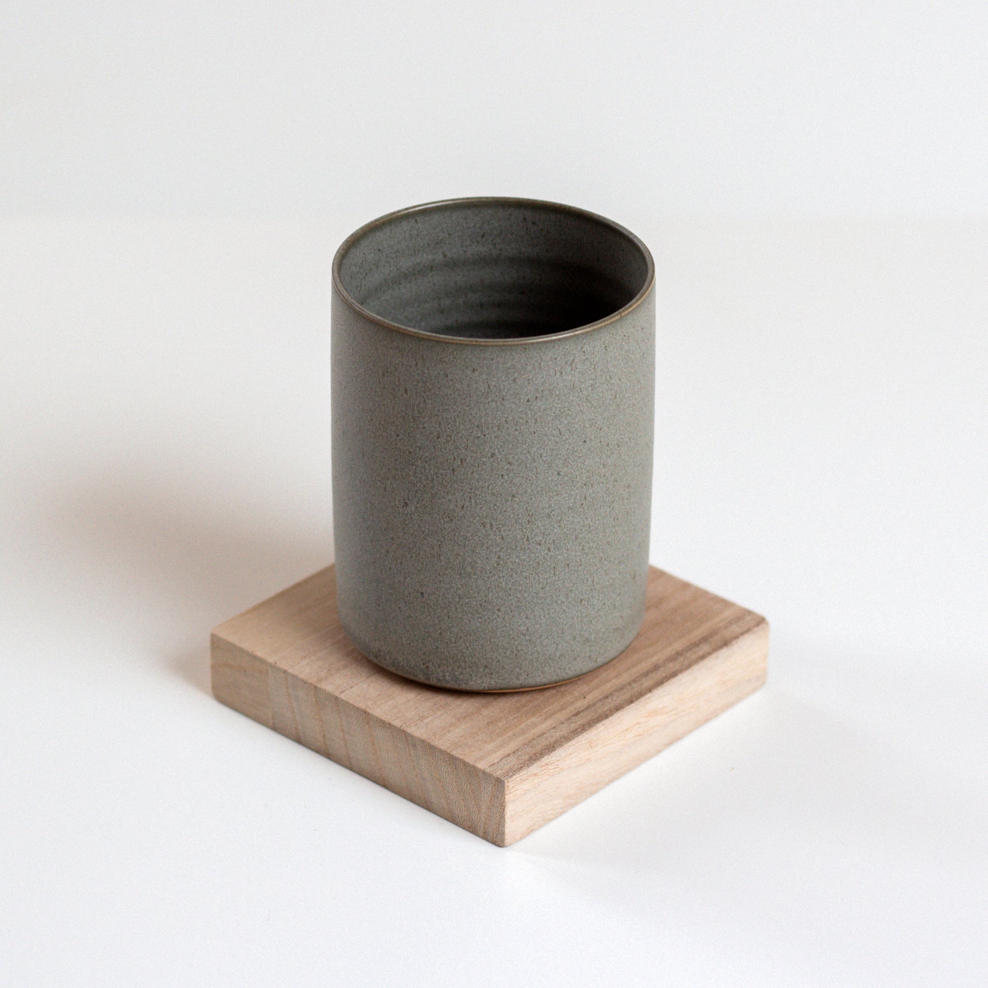 Vinh Truong | Beaker | Pebble Grey