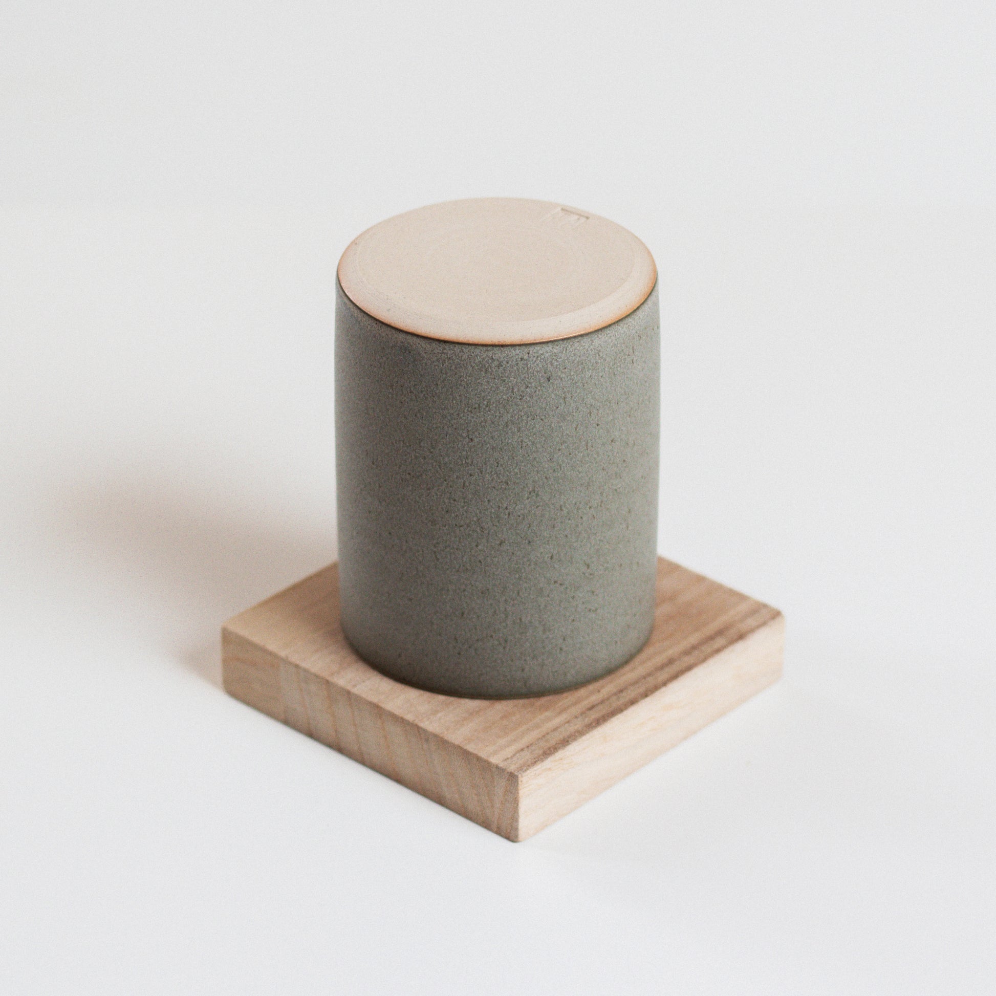 Vinh Truong | Beaker | Pebble Grey