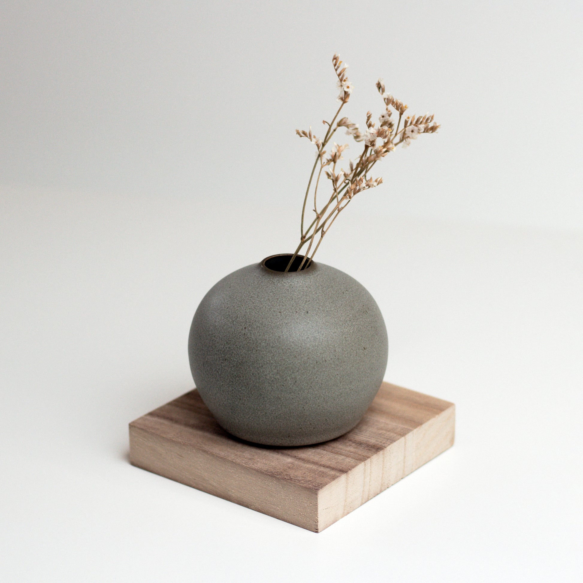 Vinh Truong | Bud Vase | Pebble Grey
