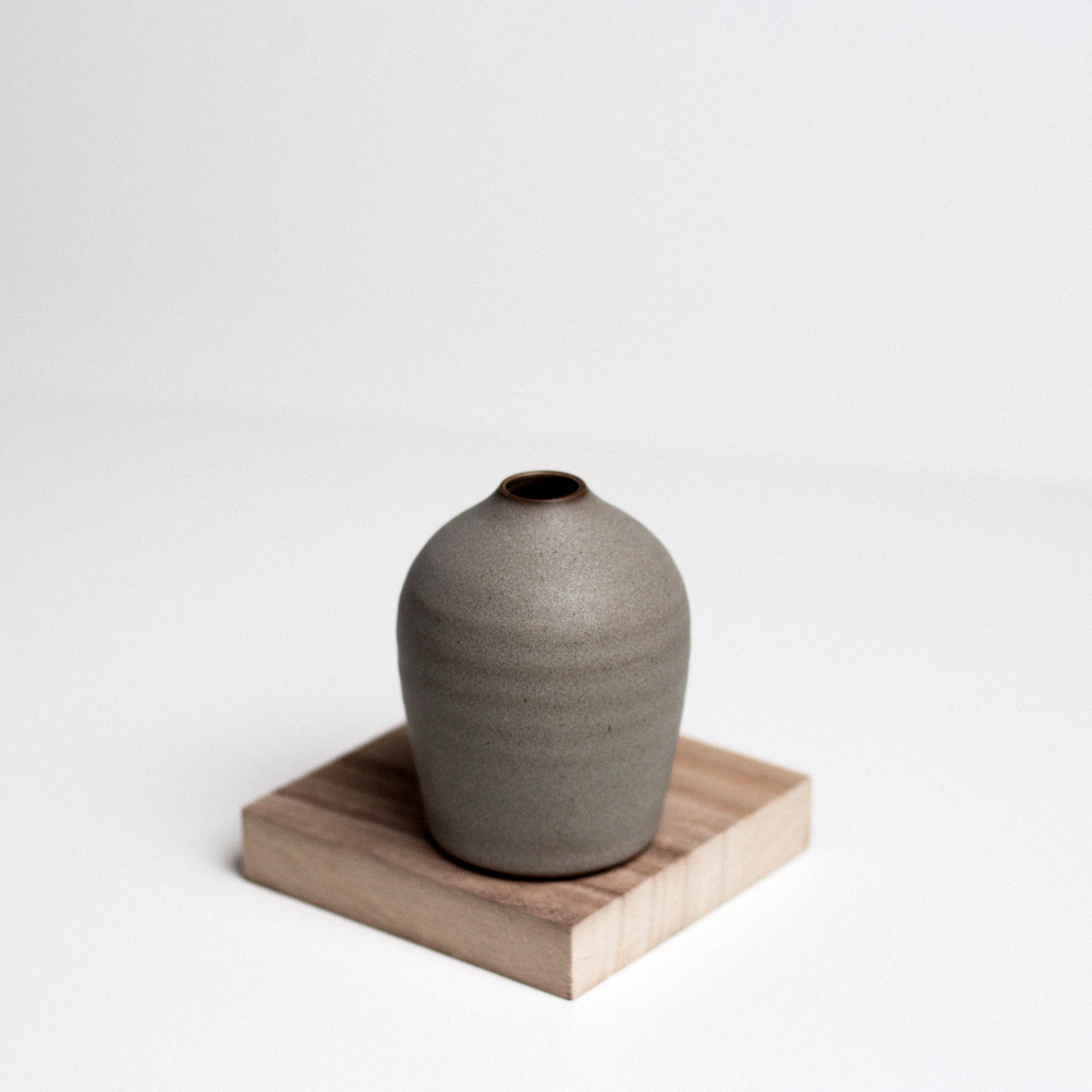 Vinh Truong | Bud Vase | Pebble Grey