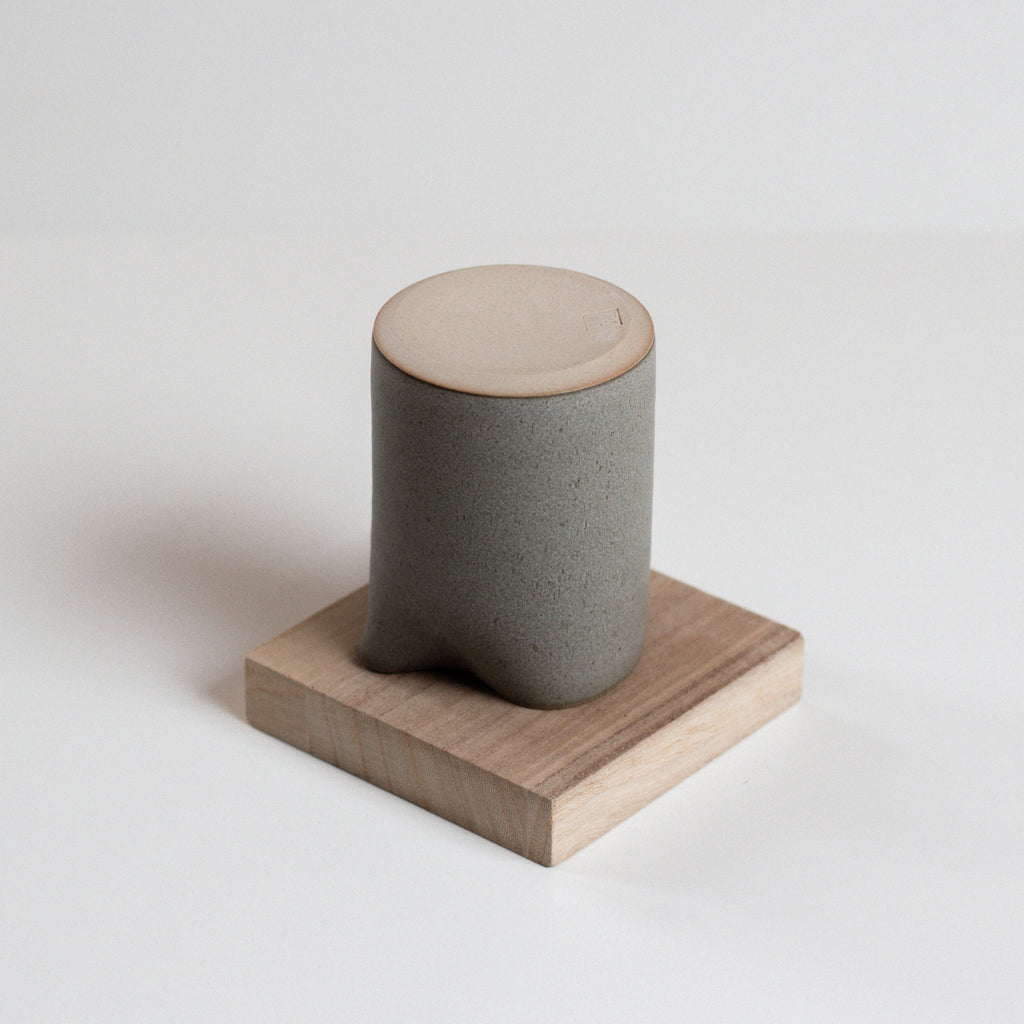 Vinh Truong | Pourer | Pebble Grey