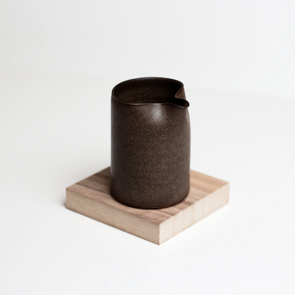 Vinh Truong | Pourer | Umber Brown