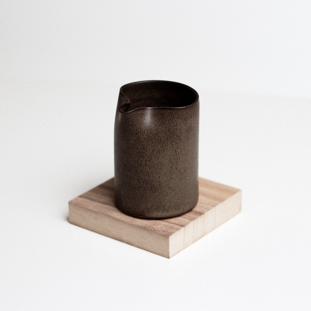 Vinh Truong | Pourer | Umber Brown