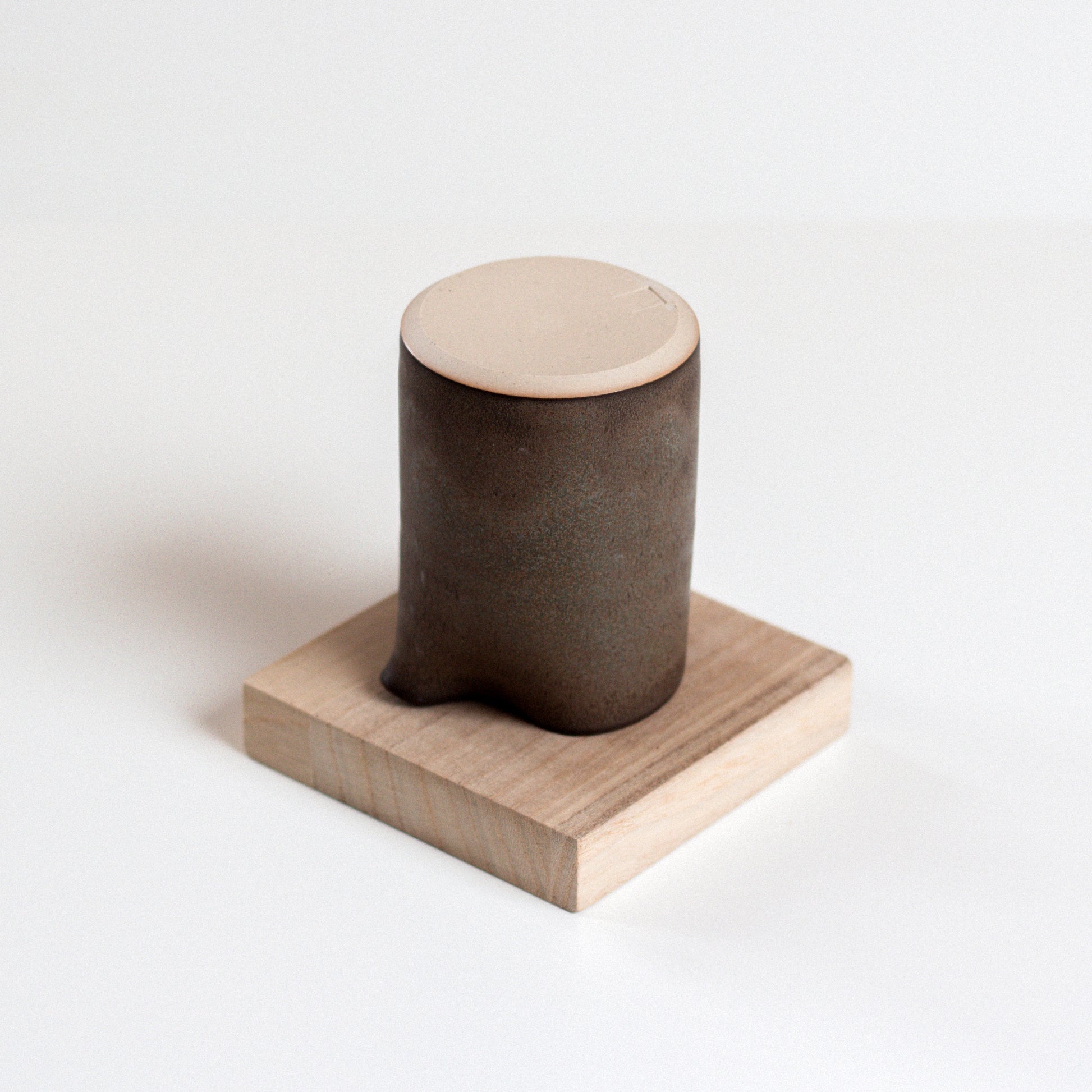 Vinh Truong | Pourer | Umber Brown