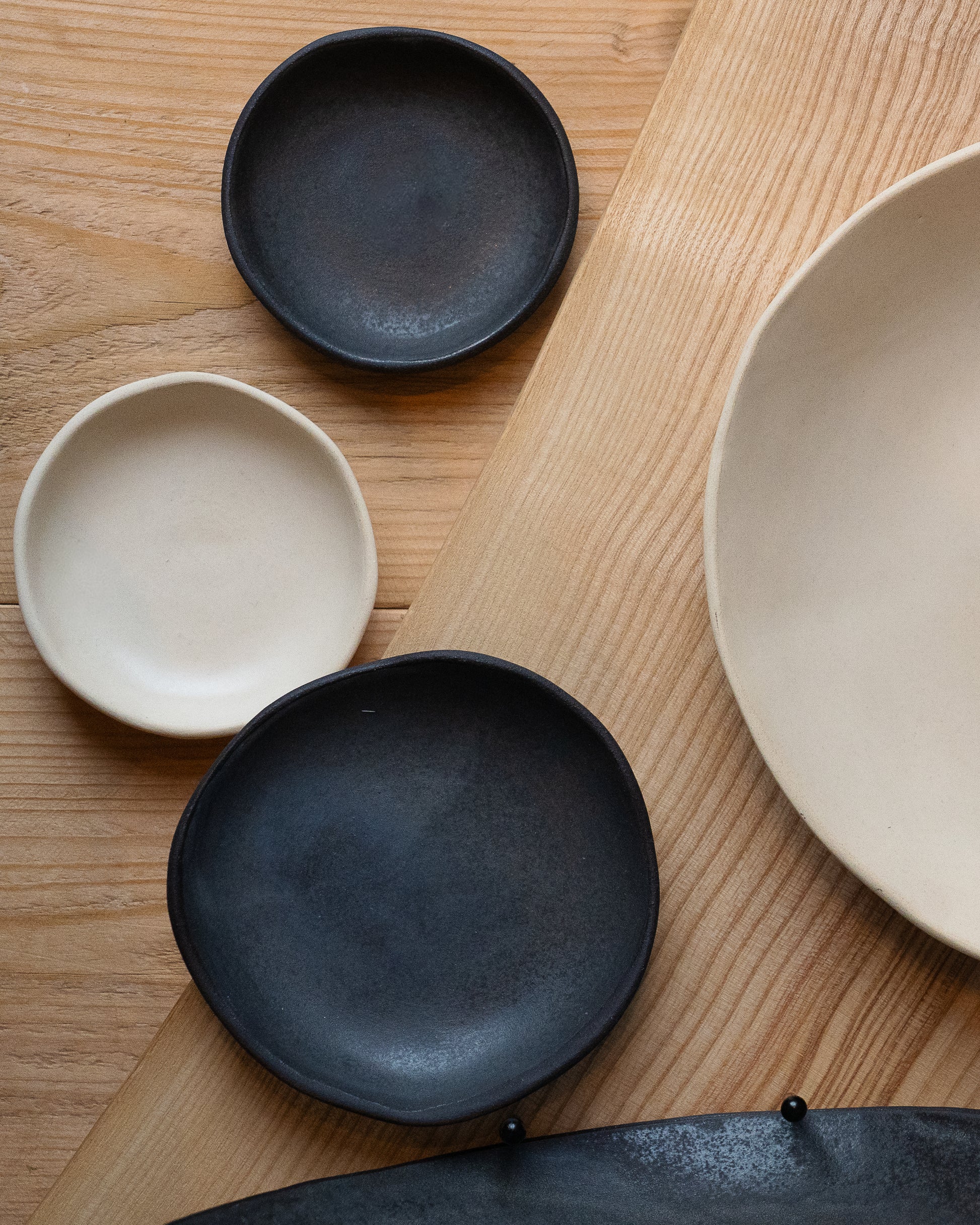Suze Ceramics | Small Plate | Charcoal